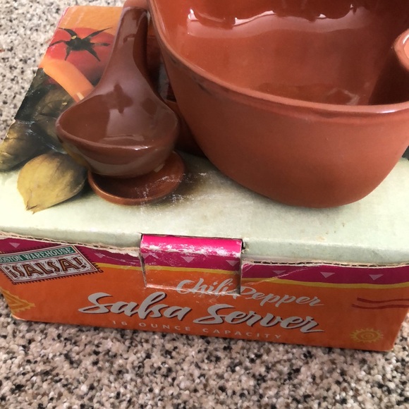 Terra-cotta chili pepper serving bowl with spoon - Picture 4 of 4